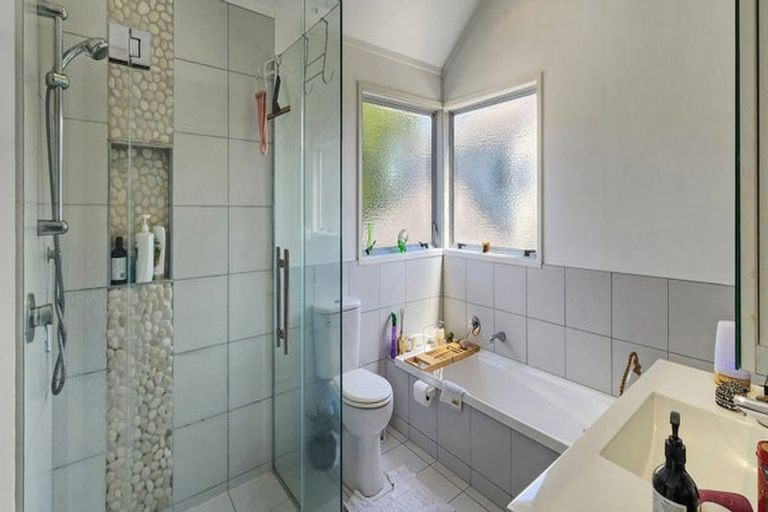 Photo of property in 2/3 Centorian Drive, Windsor Park, Auckland, 0632