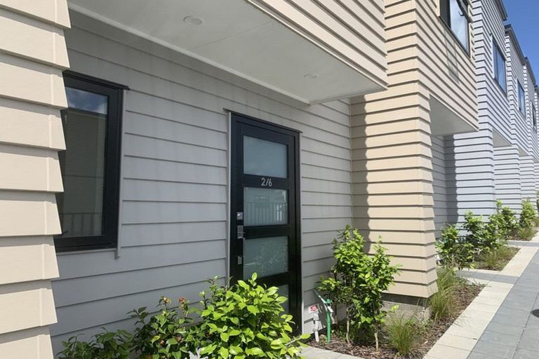 Photo of property in 2/6 South Pacific Place, Henderson, Auckland, 0612