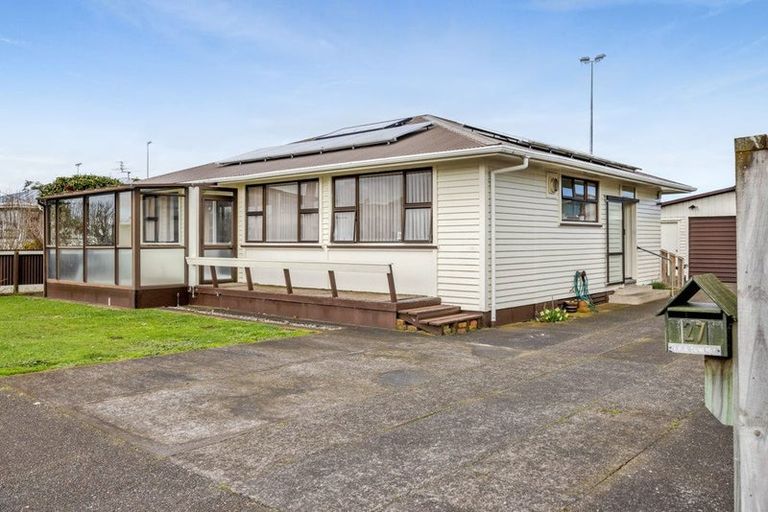 Photo of property in 27 Pacey Avenue, Hawera, 4610