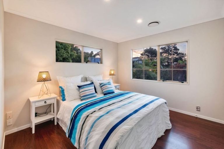 Photo of property in 32 Canary Place, Unsworth Heights, Auckland, 0632