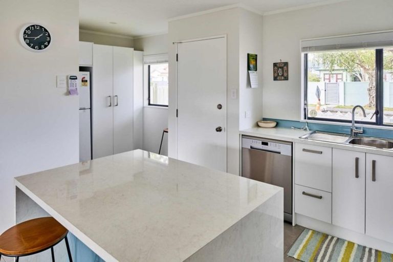 Photo of property in 2/26 Mason Street, Moera, Lower Hutt, 5010