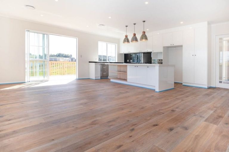 Photo of property in 31 Takurua Terrace, Orewa, 0931