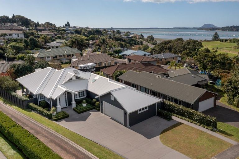 Photo of property in 11 Owen Place, Omokoroa, 3114