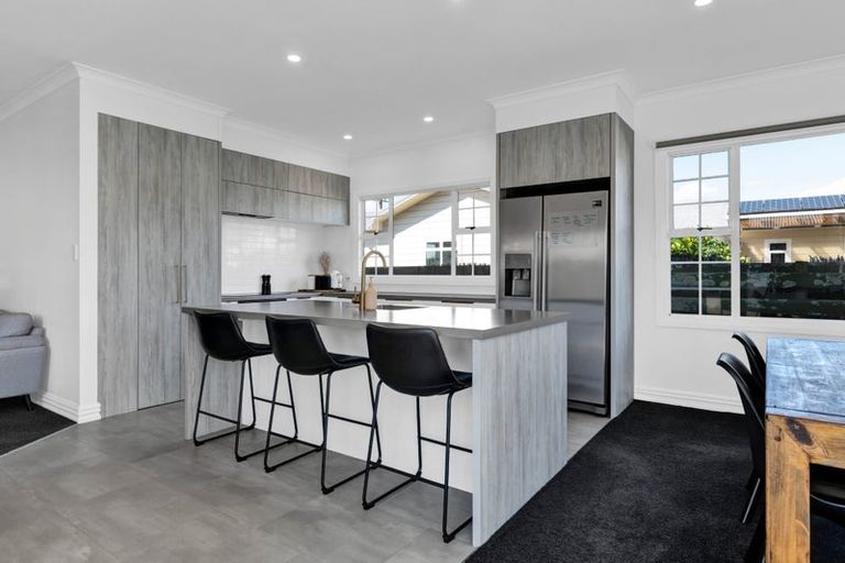 Photo of property in 11 Fantham Street, Hawera, 4610