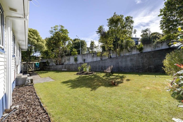 Photo of property in 79 Awanui Street, Merrilands, New Plymouth, 4312