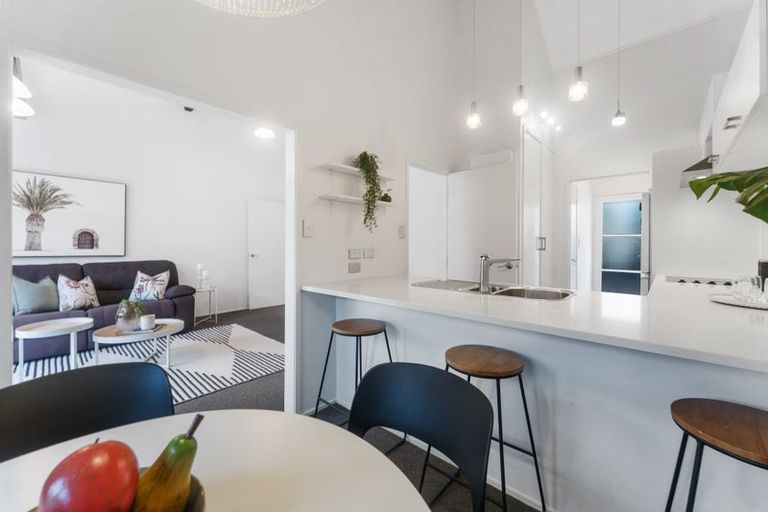 Photo of property in 2/40 James Evans Drive, Northcote, Auckland, 0627