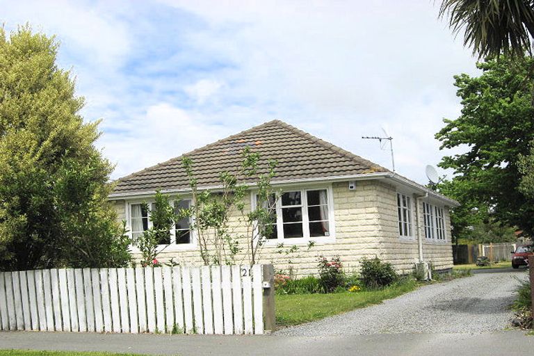 Photo of property in 21 Bateman Avenue, Bryndwr, Christchurch, 8053