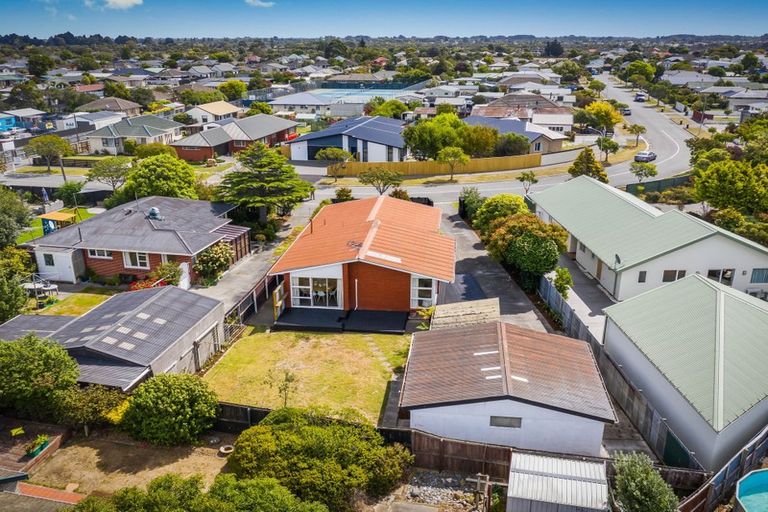 Photo of property in 35 Palmers Road, New Brighton, Christchurch, 8083