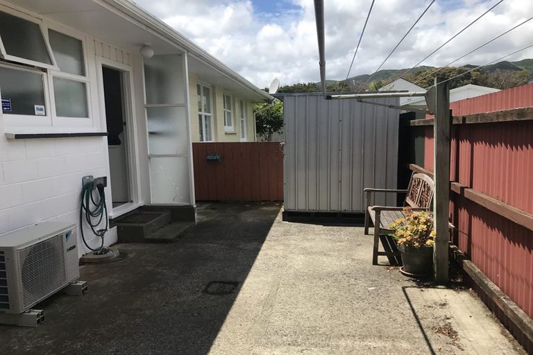 Photo of property in 1a Saulbrey Grove, Woburn, Lower Hutt, 5010