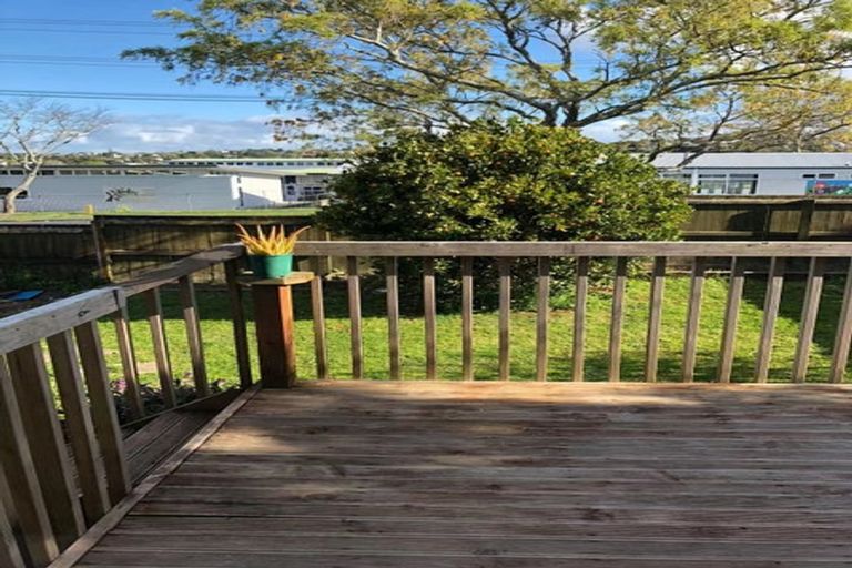 Photo of property in 1/96 Chivalry Road, Glenfield, Auckland, 0629