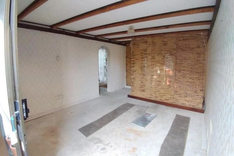 Photo of property in 2/9 Seaton Road, Murrays Bay, Auckland, 0630