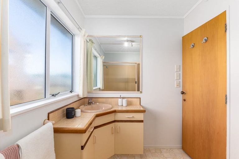 Photo of property in 10 James Cook Drive, Whitby, Porirua, 5024