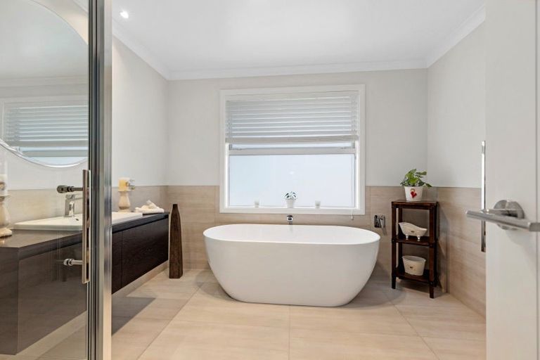 Photo of property in 9 Goldstone Place, Omokoroa, 3114