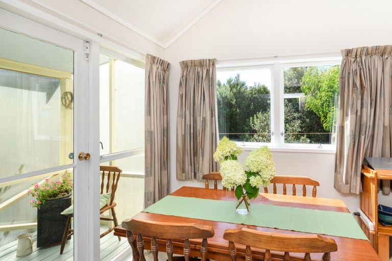 Photo of property in 2 Escort Grove, Awapuni, Palmerston North, 4412