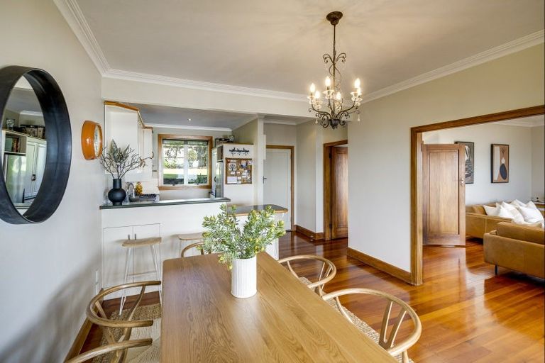 Photo of property in 8 Lambton Road, Hospital Hill, Napier, 4110