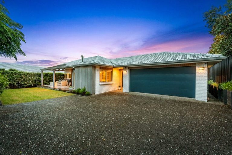 Photo of property in 2/2 Rahopara Street, Castor Bay, Auckland, 0620