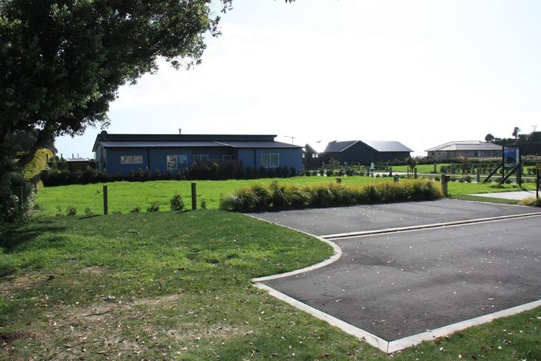 Photo of property in 11 Kotare Drive, Waiwhakaiho, New Plymouth, 4312