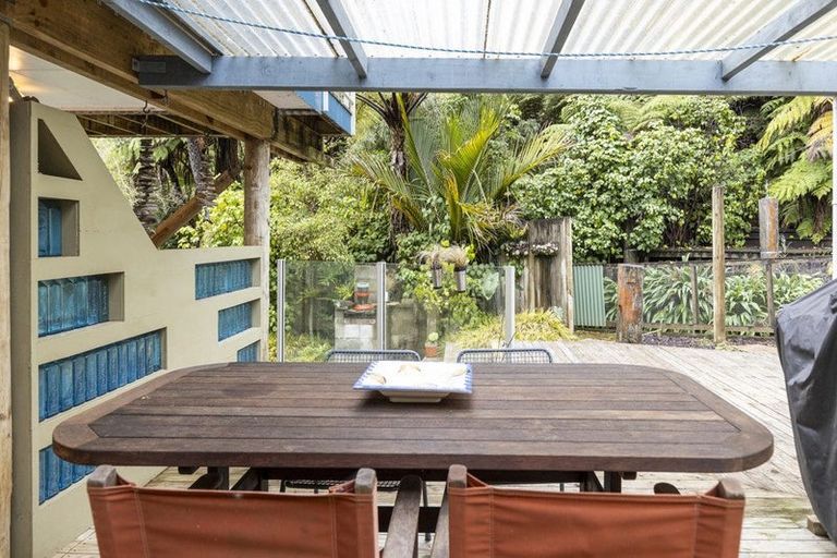 Photo of property in 19 Sandy Bay Road, Black Rock, Picton, 7282