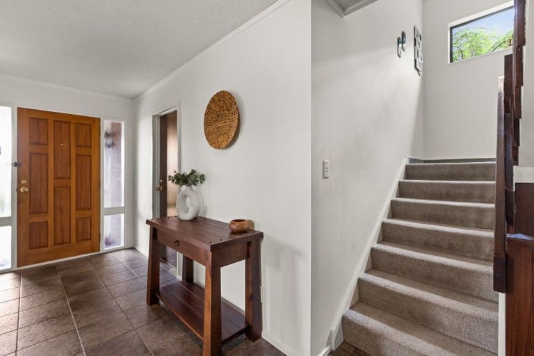 Photo of property in 90 Churchill Drive, Taradale, Napier, 4112