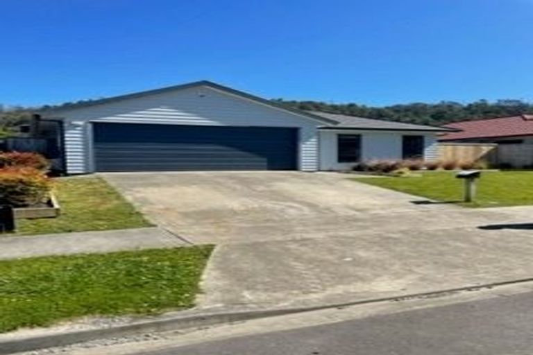 Photo of property in 13 Poppy Watts Grove, Stokes Valley, Lower Hutt, 5019