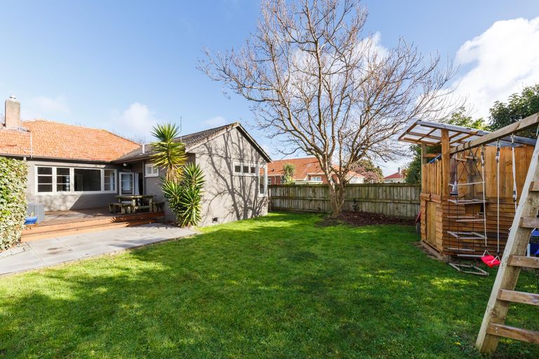 Photo of property in 3 Wharenui Terrace, Roslyn, Palmerston North, 4414
