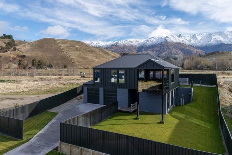 Photo of property in 27 Stratford Drive, Mount Pisa, Cromwell, 9383