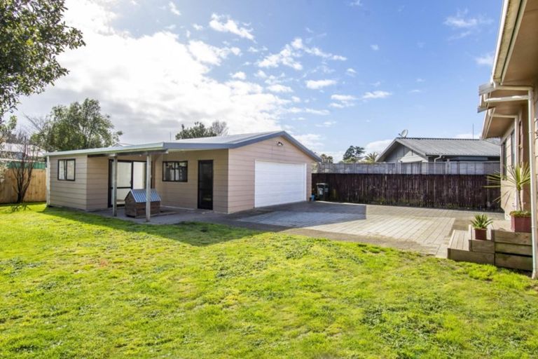 Photo of property in 215 Gravatt Road, Papamoa Beach, Papamoa, 3118