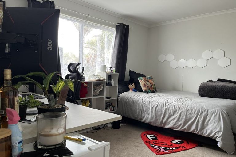 Photo of property in 8 Advene Road, Cockle Bay, Auckland, 2014