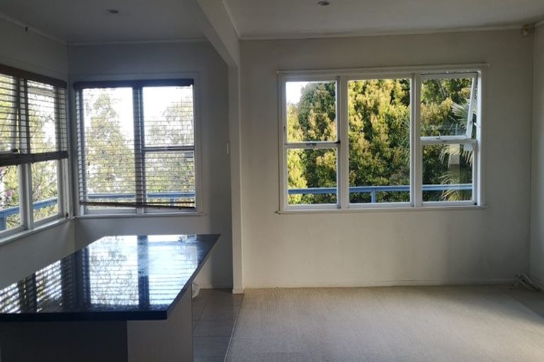 Photo of property in 14 Mirovale Place, Totara Vale, Auckland, 0629