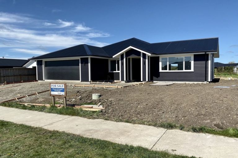 Photo of property in 52 Watkins Drive, Rangiora, 7400