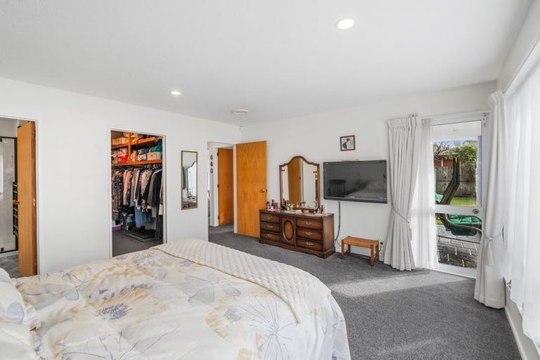 Photo of property in 18 Claverley Gardens, Avonhead, Christchurch, 8042