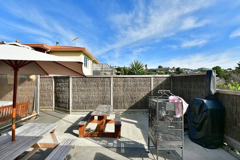 Photo of property in 8 Roberta Crescent, Orewa, 0931