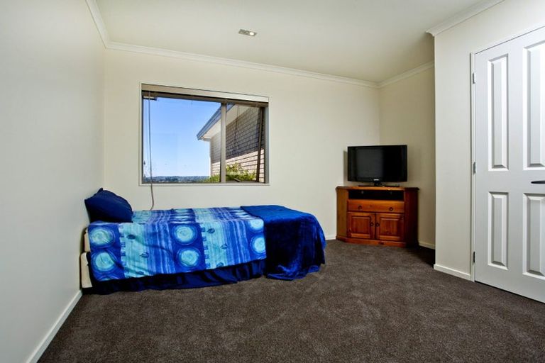 Photo of property in 112 San Marino Drive West, Henderson, Auckland, 0612