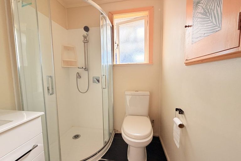 Photo of property in 14 Wharf Road, Te Atatu Peninsula, Auckland, 0610