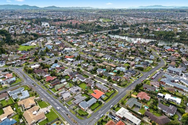 Photo of property in 3 Delamare Road, St Andrews, Hamilton, 3200