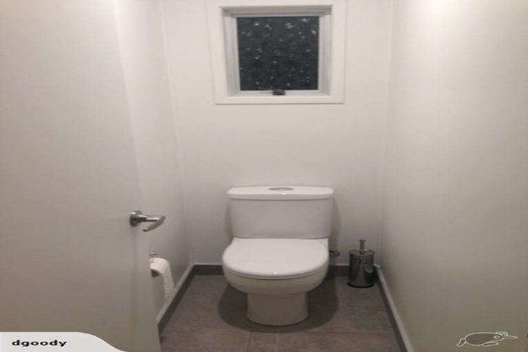 Photo of property in 2/79 Moore Street, Hillcrest, Auckland, 0627