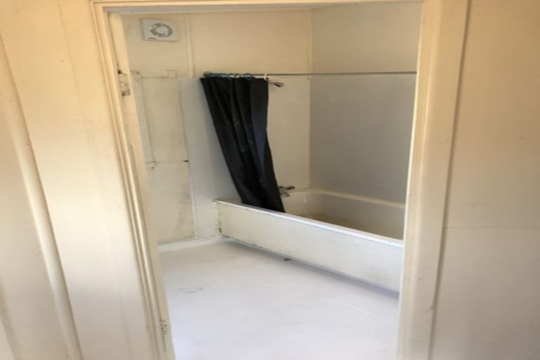 Photo of property in 16 Egmont Street, Castlecliff, Whanganui, 4501