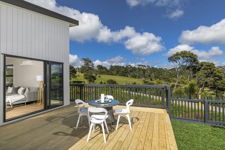 Photo of property in 36 Taiororua Avenue, Massey, Auckland, 0614