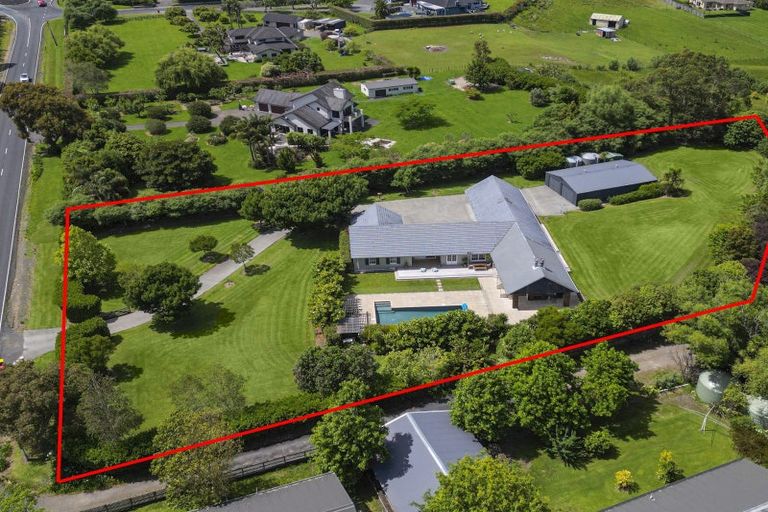 Photo of property in 21 Koraha Road, Kumeu, 0892