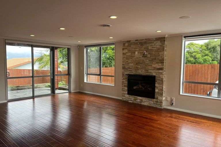 Photo of property in 436a East Coast Road, Windsor Park, Auckland, 0630