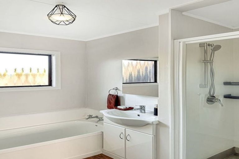 Photo of property in 1 Perry Crescent, Greenmeadows, Napier, 4112