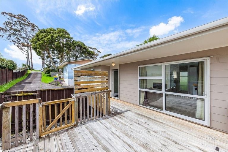 Photo of property in 2/121 Seymour Road, Sunnyvale, Auckland, 0612