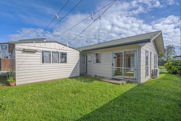 Photo of property in 15 Leander Place, Milson, Palmerston North, 4414