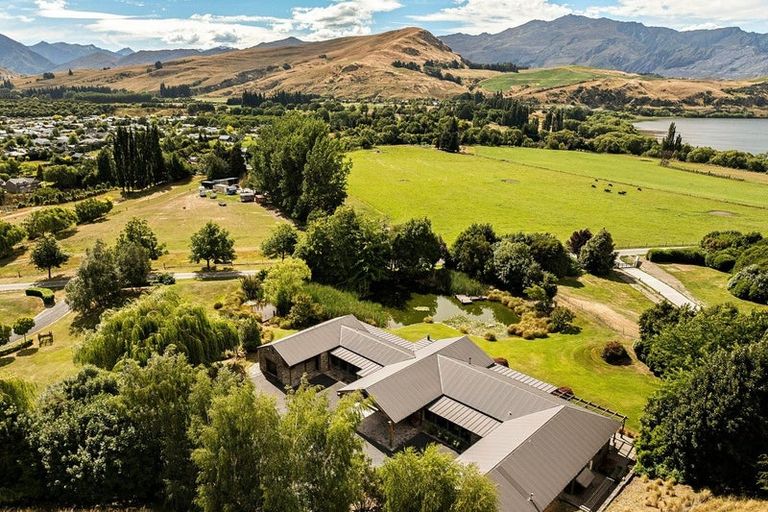 Photo of property in 73 Alec Robins Road, Lake Hayes, Queenstown, 9371