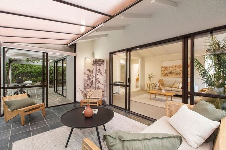 Photo of property in 2/25 Onepoto Road, Hauraki, Auckland, 0622