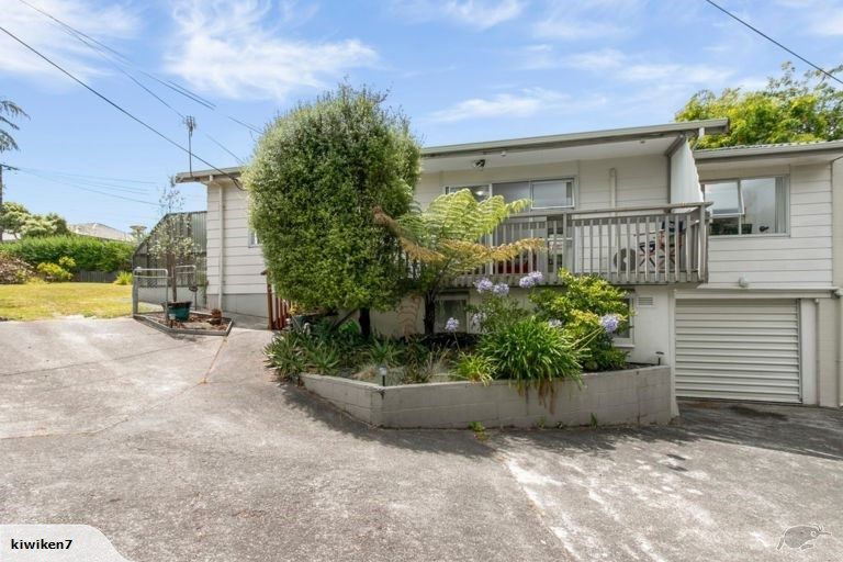 Photo of property in 1/8 Wattle Road, Sunnyvale, Auckland, 0612
