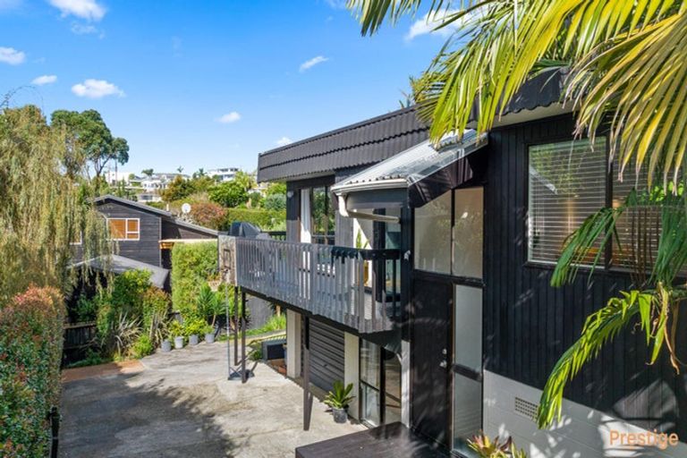 Photo of property in 2/93 Churchill Road, Murrays Bay, Auckland, 0630