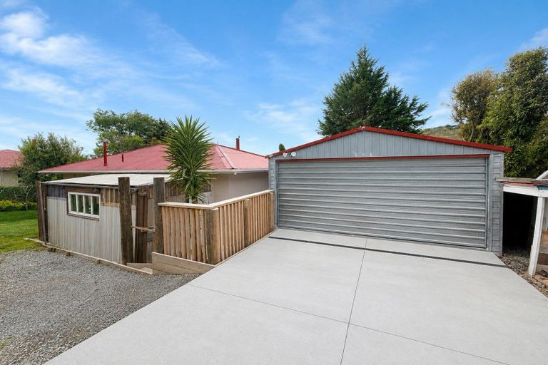 Photo of property in 83 Port Hills Road, Heathcote Valley, Christchurch, 8022