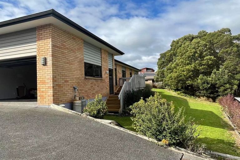 Photo of property in 86 Tiriwa Drive, Massey, Auckland, 0614