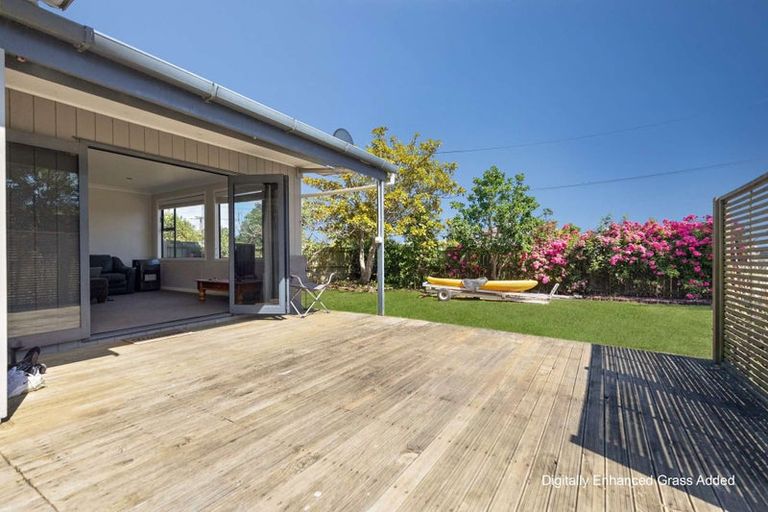 Photo of property in 32 Willow Avenue, Hannahs Bay, Rotorua, 3010